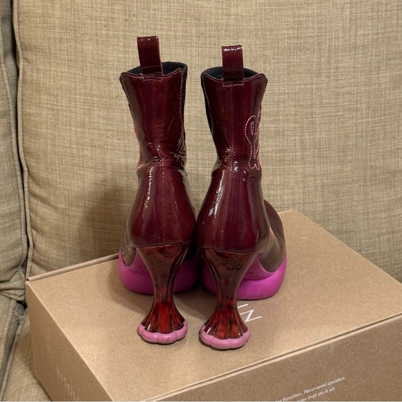 John Fluevog Luxury Freeze Lena Parfait Platform Ankle Boot in Berry - Picture 4 of 5